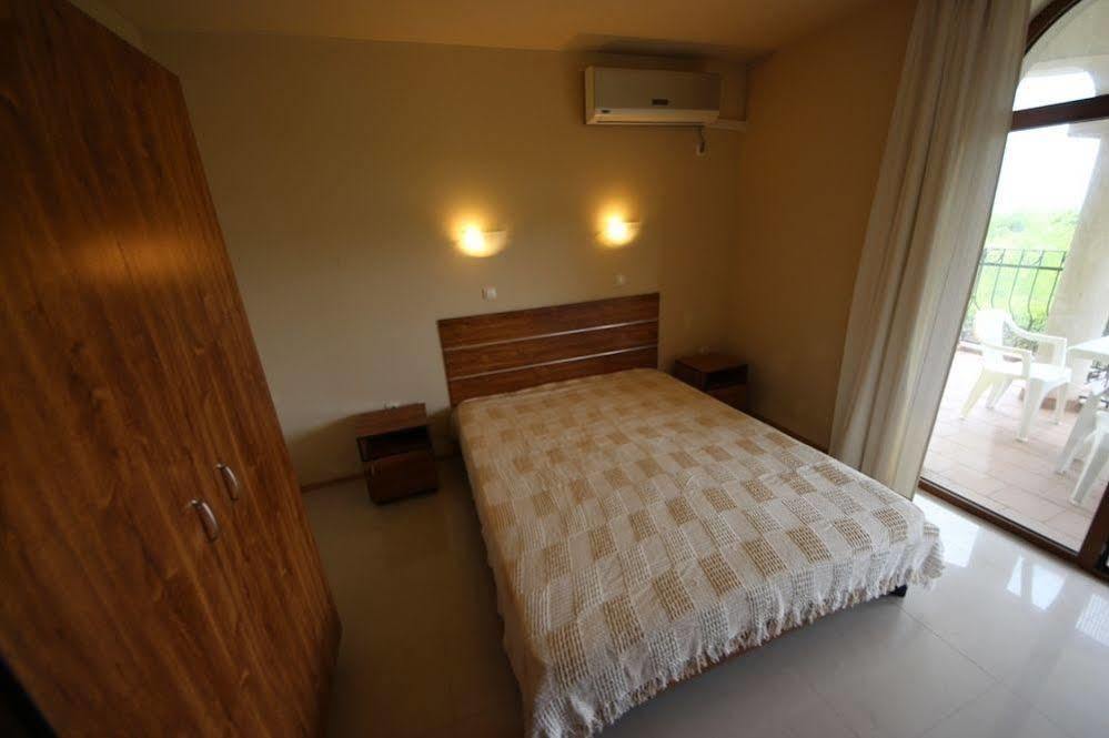 Menada Green Hills Apartments Sozopol Extérieur photo
